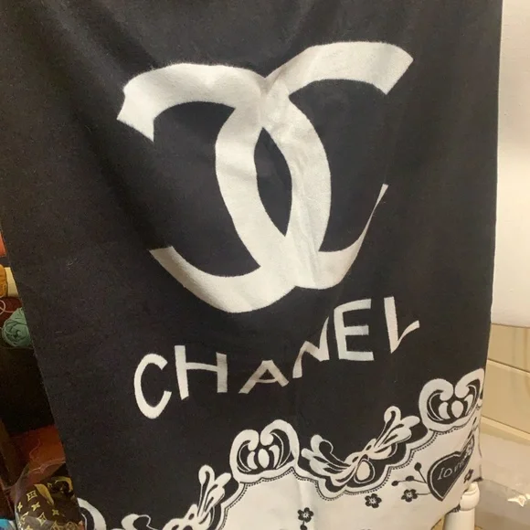 Vintage new “CHANEL”Monochrome Logo Scarf - Picture 4 of 7